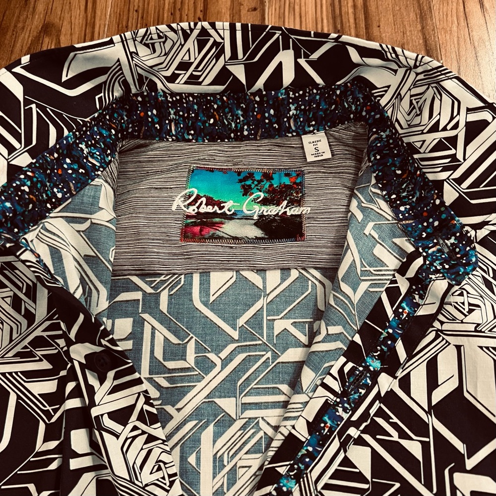 Fun NWOT Robert Graham Navy & White Shirt